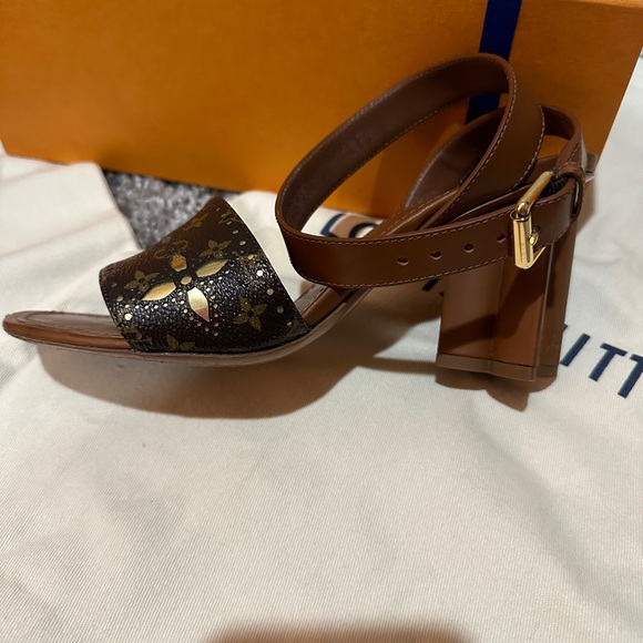 RARE Star Louis Vuitton Ankle Strap Star Heels - Size 7.5 - Worn a couple times - Picture 13 of 15